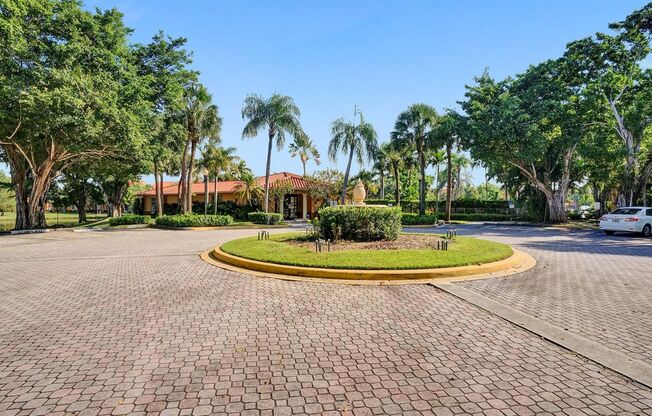 Fully Renovated 3BD/2BA in Lakes of Jacaranda - Plantation