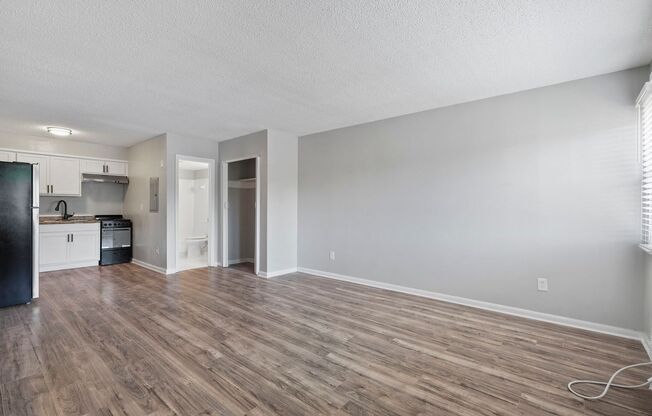 Studio, 1 bath, 300 sqft, $845, Unit 16