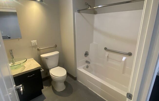 Studio, 1 bath, 438 sqft, $695, Unit 357