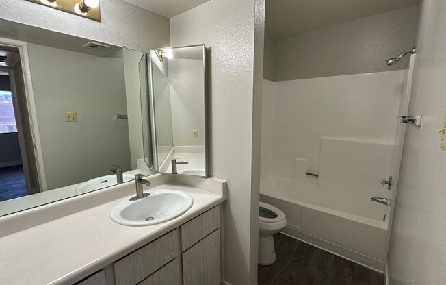 1 bed, 1 bath, 633 sqft, $1,440, Unit 242
