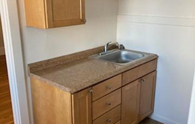 Studio, 1 bath, 400 sqft, $1,795, Unit 63