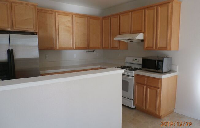 Stunning 4/2.5 Natomas Beauty!  (PLEASE READ ENTIRE AD FOR SHOWING)!
