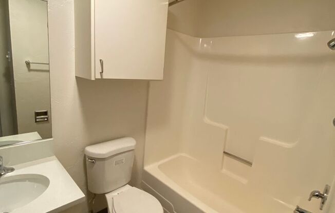 2 beds, 1.5 baths, 1,100 sqft, $1,697, Unit 1810