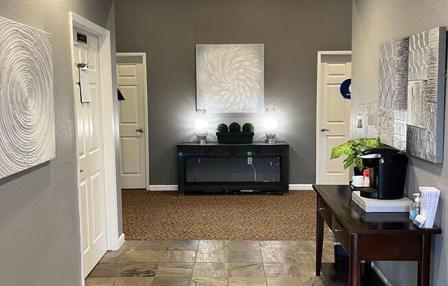 2 beds, 1 bath, 848 sqft, $1,900, Unit 2102