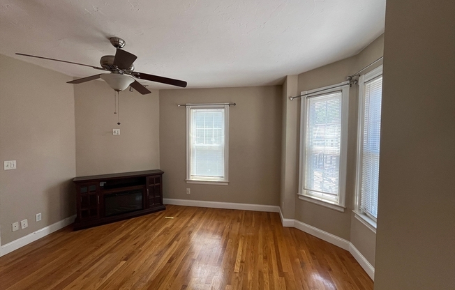 2 WOODVILLE PARK