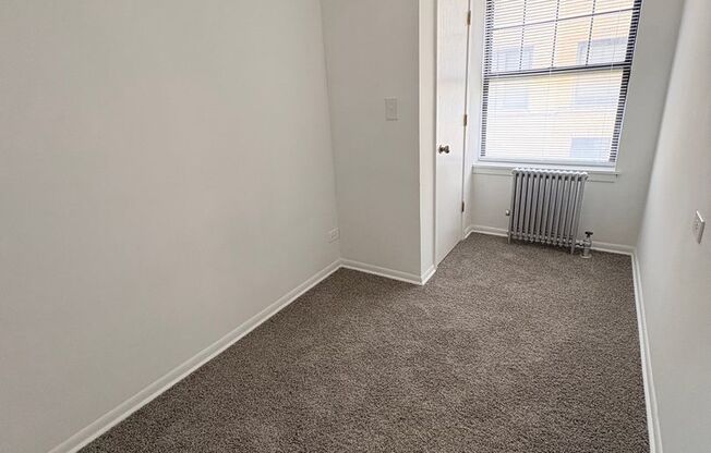 3 beds, 1 bath, 1,003 sqft, $1,350, Unit CA 127.5-1W
