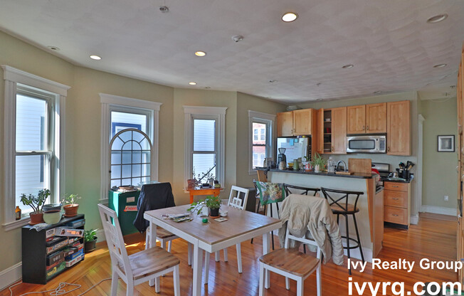 7 ASHLAND ST