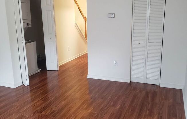 2 beds, 1 bath, $1,200