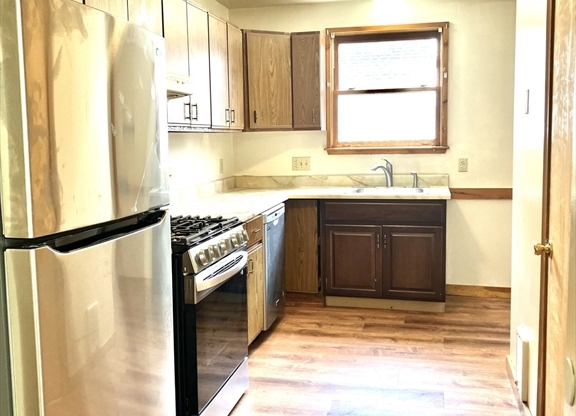 2 beds, 1 bath, $2,500, Unit 2