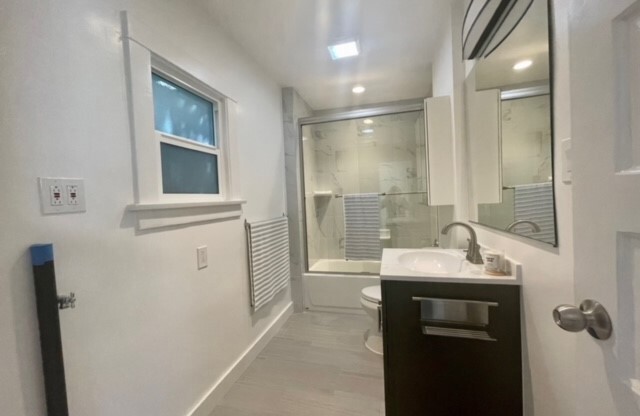 Studio, 1 bath, 400 sqft, $2,350