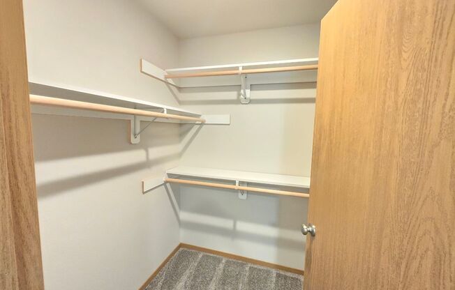 2 beds, 1 bath, 1,090 sqft, $1,230, Unit 3400 108