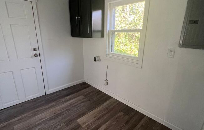 3 beds, 2 baths, $995