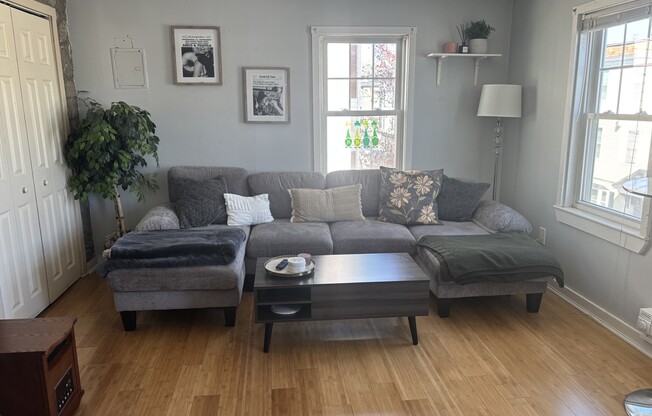 2 beds, 1 bath, $3,200, Unit 3F
