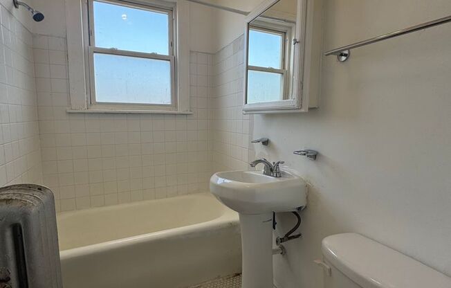 1 bed, 1 bath, 800 sqft, $1,550, Unit 4826-2S