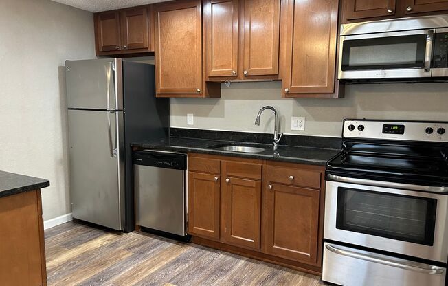 1 bed, 1 bath, 576 sqft, $1,150, Unit 260