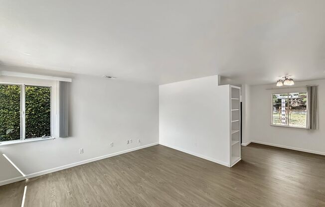 Stunning 3BD/1.5BA House in Clairemont Mesa W/ Central A/C, Covered Patio, & Large Backyard!
