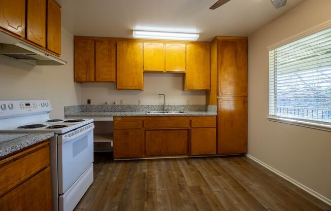 2 beds, 1 bath, 850 sqft, $1,695, Unit 4554