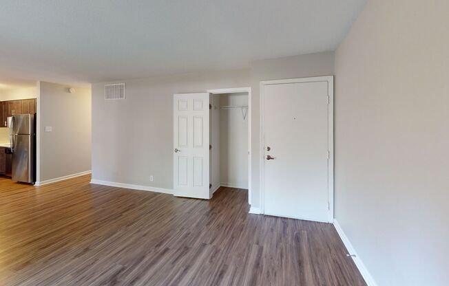 2 beds, 1 bath, 950 sqft, $1,300, Unit M31