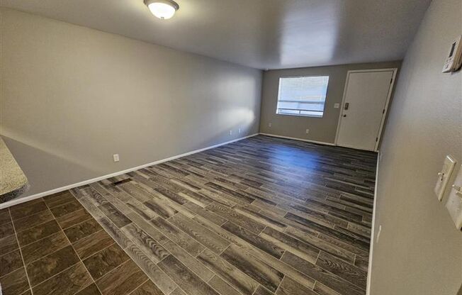 2 beds, 1 bath, 864 sqft, $1,295, Unit Unit 42