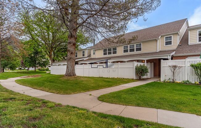 Centerville 2 Bedroom 1.5 Bathroom Townhouse!