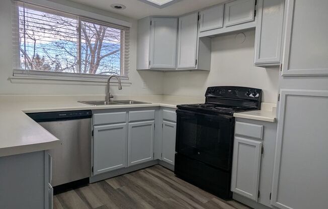 SUPER NICE REMODELED 3 BED, 3 BATH HOME IN HIGHLANDS RANCH!  FEBRUARY 1ST OCCUPANCY!