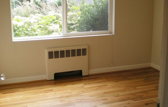 1 bed, 1 bath, 624 sqft, $1,495, Unit A04