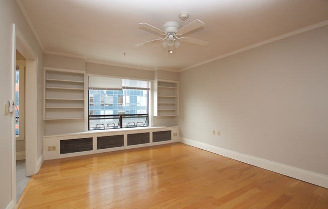 1 bed, 2 baths, 692 sqft, $2,150, Unit 1011