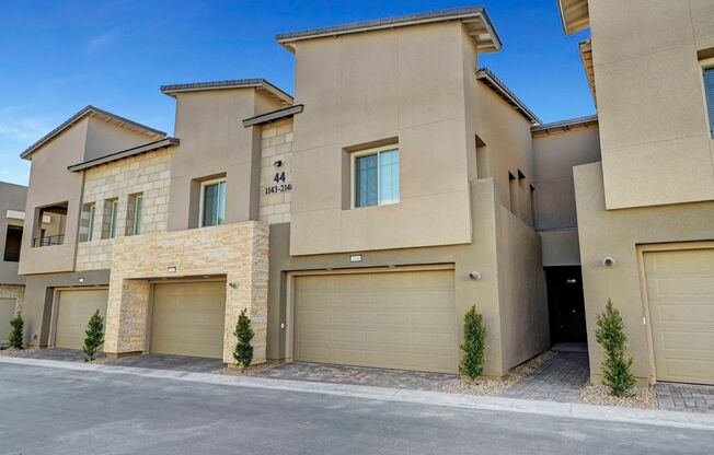 GORGEOUS UPGRADED TOWNHOME in West Summerlin!