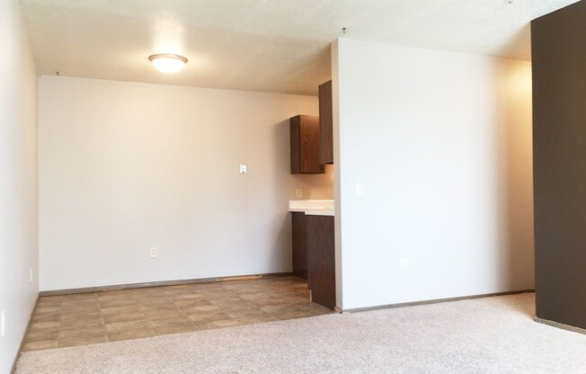 2 beds, 1 bath, 700 sqft, $755, Unit 724-3