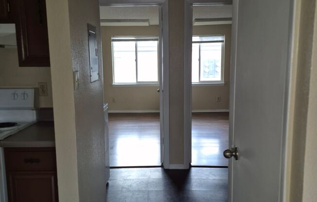 2 beds, 1 bath, 792 sqft, $1,000, Unit #3