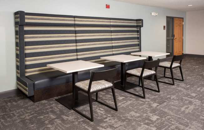 ChaskaPlaceApartments_Chaska_MN_BoothSeating