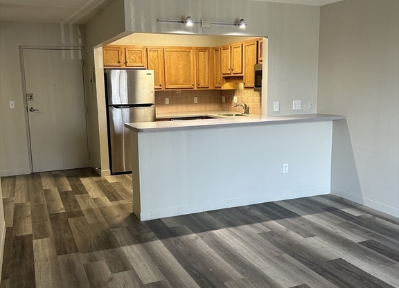 1 bed, 1 bath, 650 sqft, $1,850, Unit 209