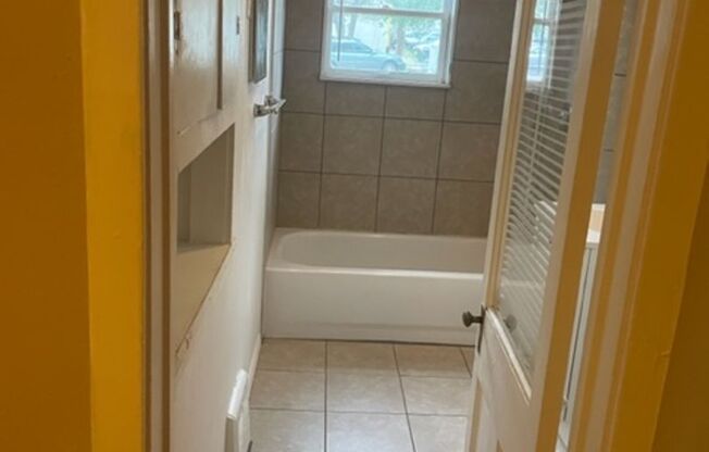 Studio, 1 bath, $699, Unit Weber (618-102) - *312