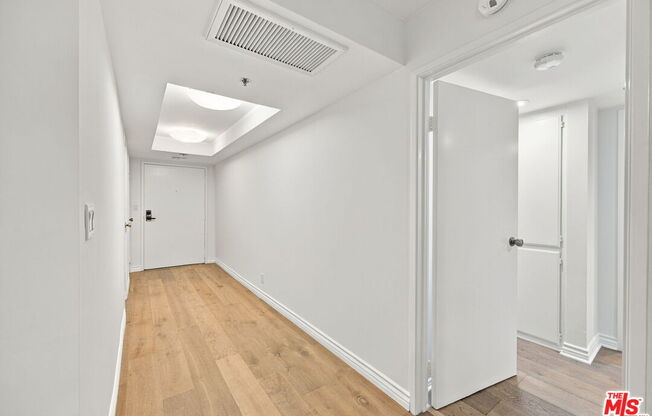1 bed, 1.5 baths, 1,139 sqft, $3,600, Unit 407