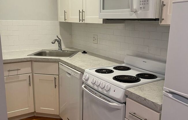 Studio, 1 bath, 250 sqft, $875, Unit 1C