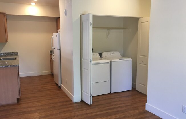 3 beds, 2 baths, 1,125 sqft, $1,995, Unit 2109
