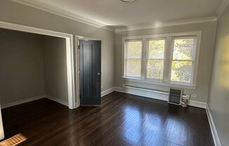 1 bed, 1 bath, $900, Unit 841 E 80th Unit 3