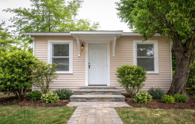 Spacious Cozy Home in Eastlawn