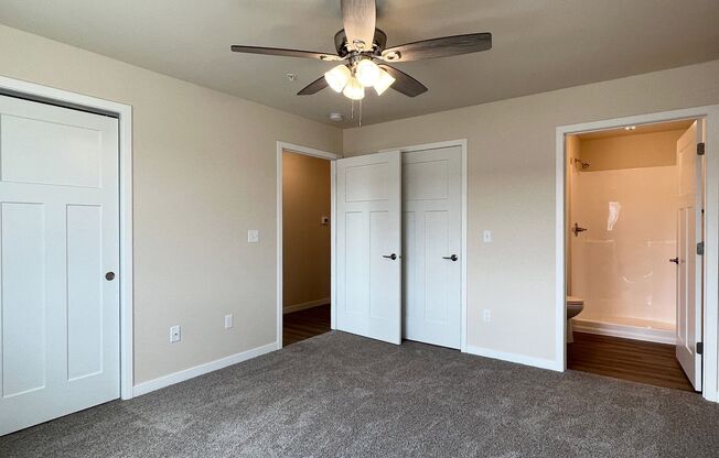3 beds, 2 baths, 1,092 sqft, $1,490, Unit SH 1220-107