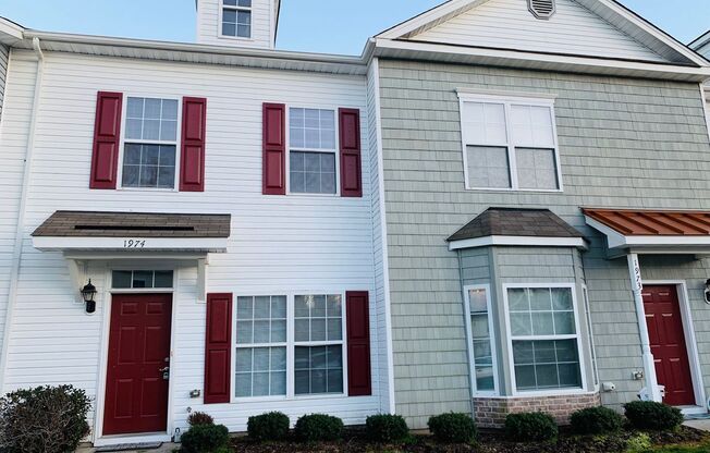 Beautiful 3 Bedroom Townhome in Prime Williamsburg Location!