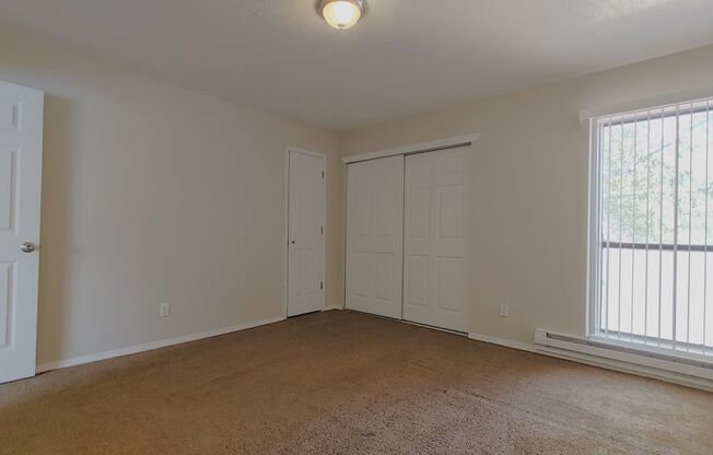 2 beds, 1 bath, 905 sqft, $995, Unit 5500-B