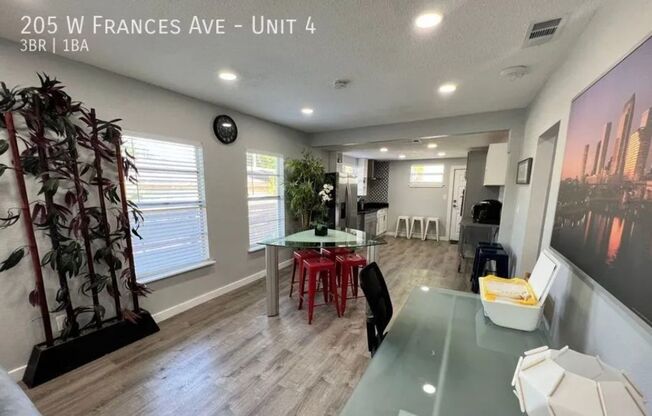 3 beds, 1 bath, 1,046 sqft, $2,700