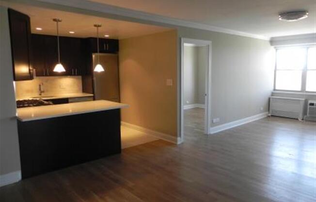 3 beds, 2 baths, $8,695, Unit 38J