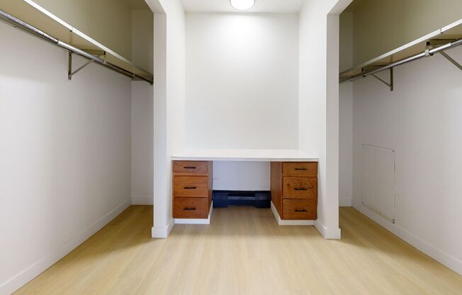 2 beds, 1 bath, 1,050 sqft, $995, Unit 215-201C