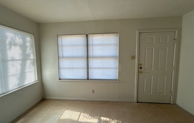 3 beds, 1 bath, $895