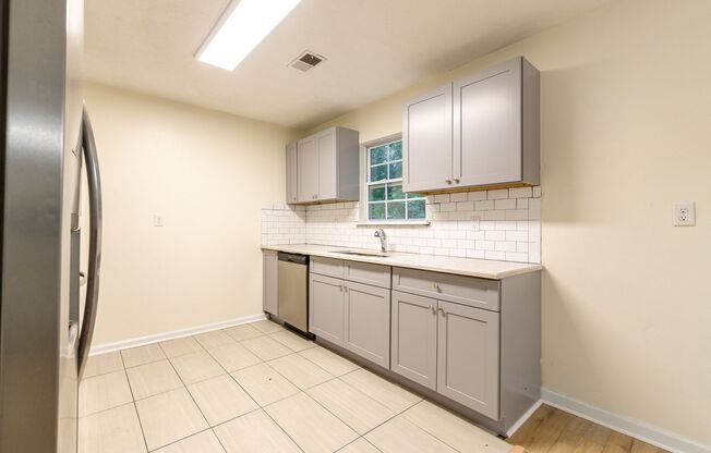 2 beds, 1 bath, 800 sqft, $1,695, Unit Unit 1