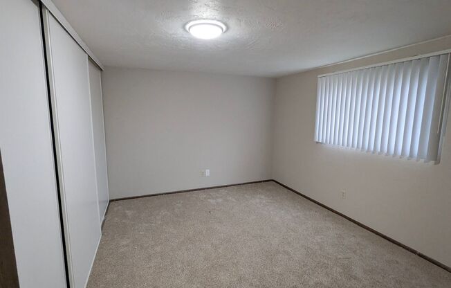 1 bed, 1 bath, 640 sqft, $1,050, Unit 43