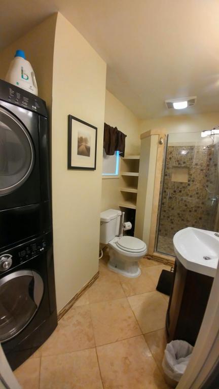 1 bed, 1 bath, 700 sqft, $4,950