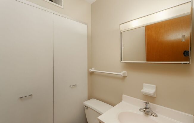 2 beds, 1.5 baths, $1,350, Unit 411 E Buttles Ave Apt. K