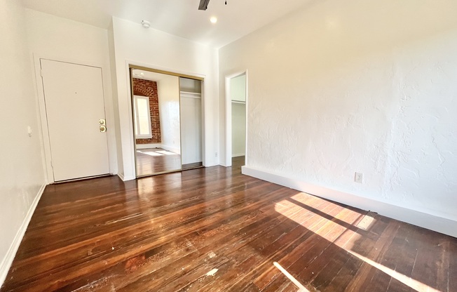 1405 S Berendo